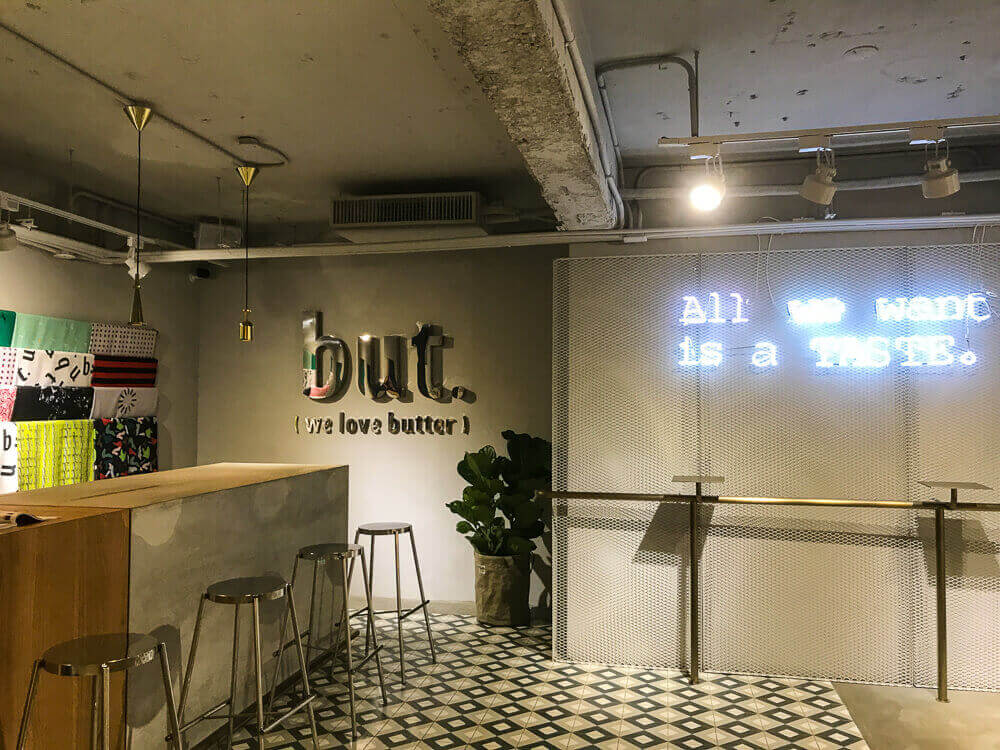 4cbfe00525f103469d7f72acd7321b34 - 台湾のお土産なら「but.we love butter」のエシレバターを使ったパイナップルケーキがオススメ！
